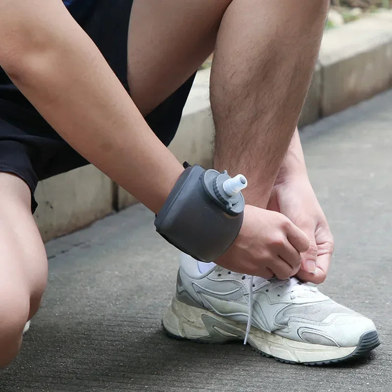 Botella de agua para la muñeca deportiva, herramienta de hidratación para ciclismo y maratón, montañismo, botella de agua para la muñeca portátil para escalada al aire libre